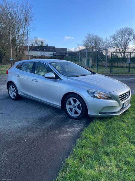 151 Volvo V40 D2.. Automatic.. Leather Interior 378833444