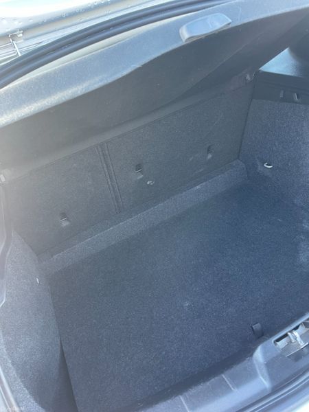 151 Volvo V40 D2.. Automatic.. Leather Interior 378833446