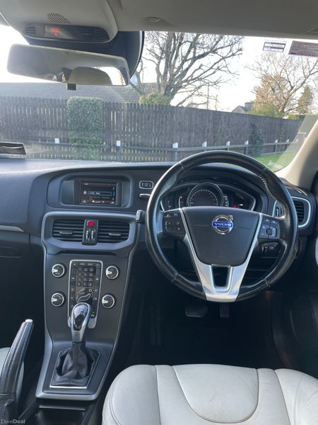 151 Volvo V40 D2.. Automatic.. Leather Interior 378833406