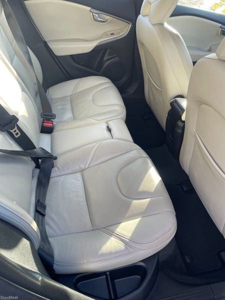 151 Volvo V40 D2.. Automatic.. Leather Interior 378833416