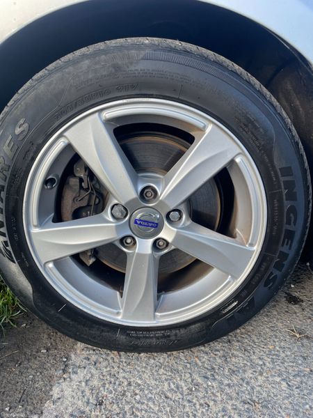 151 Volvo V40 D2.. Automatic.. Leather Interior 378833422