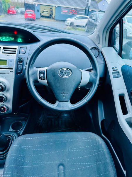 Toyota Yaris 2008 378905806