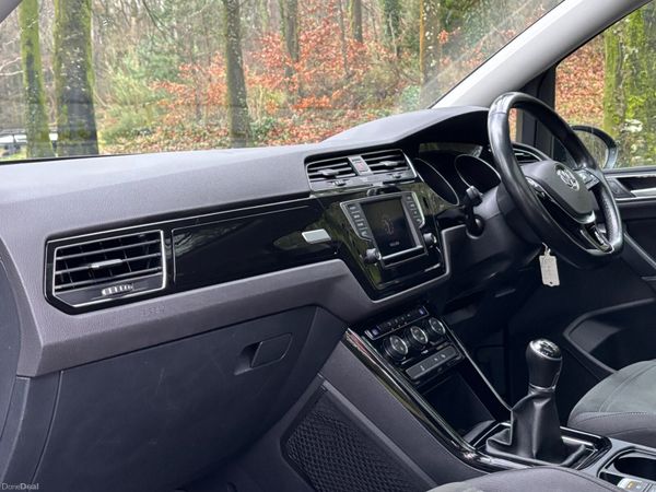 162 Volkswagen Touran 1.2 TSI 7 seater HIGHLINE 379058342
