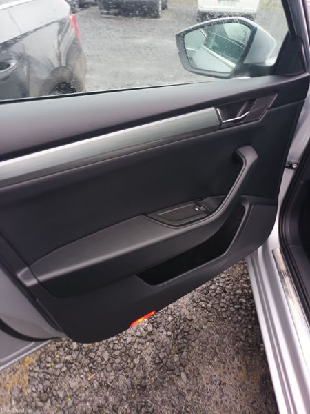 Skoda Superb 2016 379087810