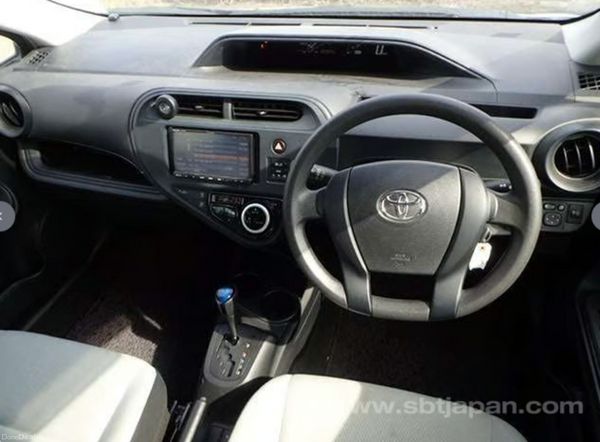 Toyota Aqua 2020 379115318