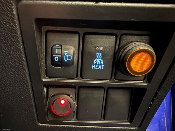 171 Toyota Hilux 2.3D4D 4 Seat Crew Cab  High Spec 379260324