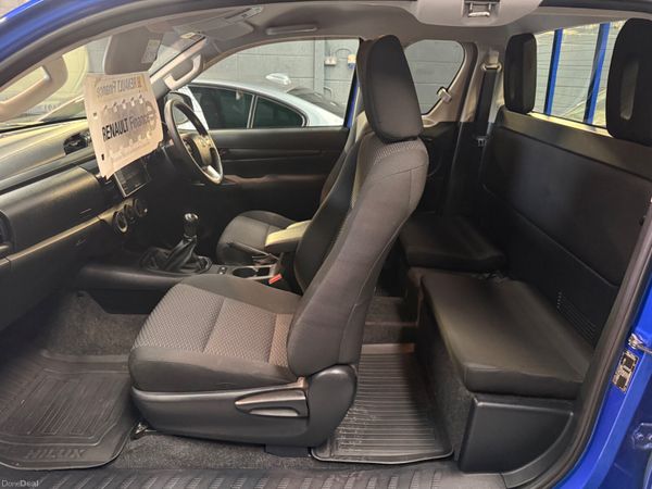 171 Toyota Hilux 2.3D4D 4 Seat Crew Cab  High Spec 379265128