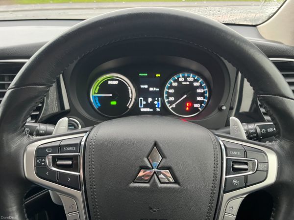 MITSUBISHI OUTLANDER 2017, 2.0 PHEV AUTO LOW KMS 379289440