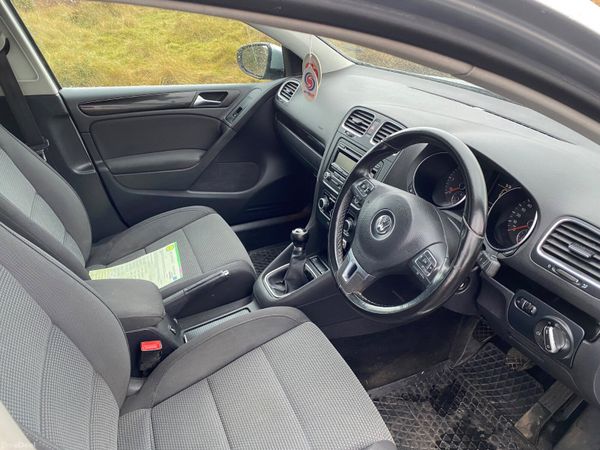 Volkswagen Golf 2010 379351564