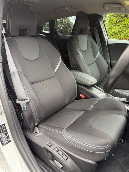 Now Reserved! Immaculate Auto 181 Volvo V40! 379398458