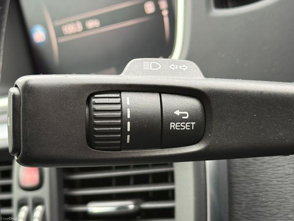 Now Reserved! Immaculate Auto 181 Volvo V40! 379398472