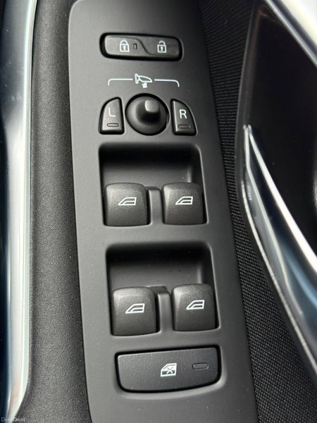 Now Reserved! Immaculate Auto 181 Volvo V40! 379398482