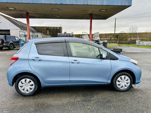 Toyota Vitz 2014 379498674