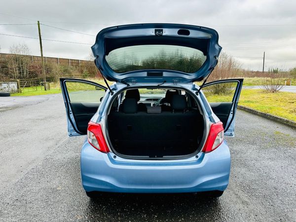 Toyota Vitz 2014 379498676