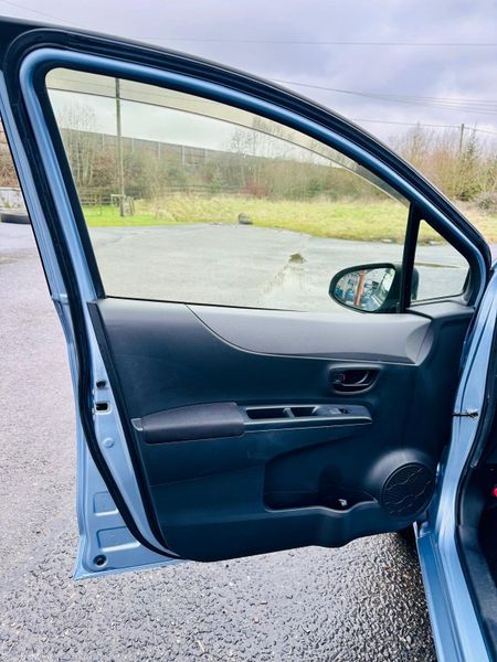 Toyota Vitz 2014 379498678