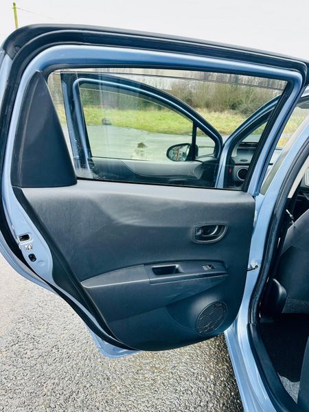 Toyota Vitz 2014 379498680