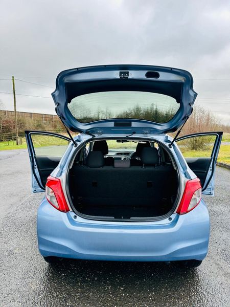 Toyota Vitz 2014 379498688