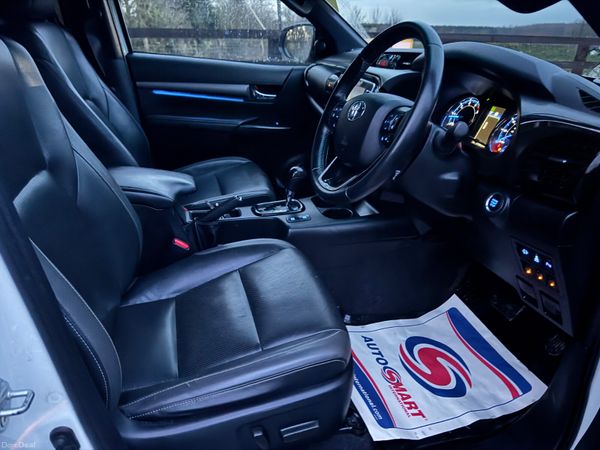 211 Toyota Hilux Invincible X 2.8L LOOK***** 379407322