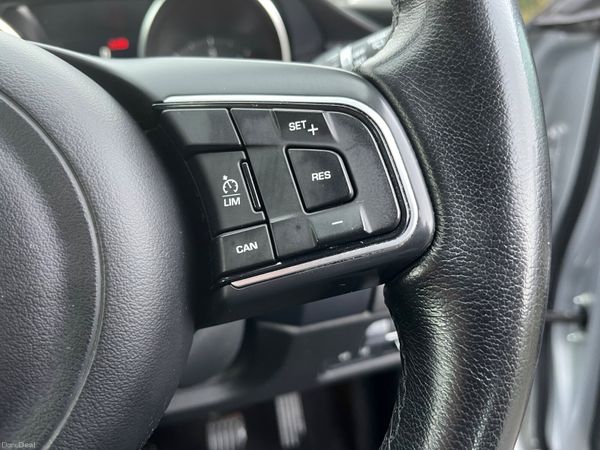 Jaguar E-Pace 2.0D I4 150 PS FWD Manual S 379692544