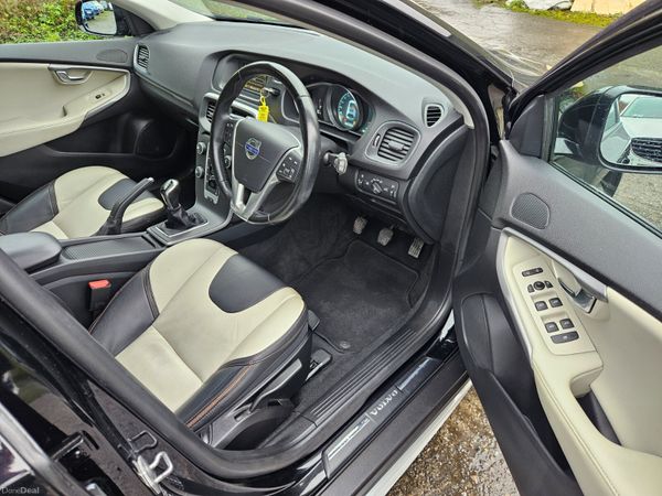 Volvo V40 2015 Cross Country... low mileage 379616629