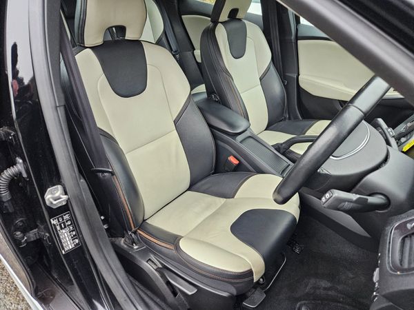 Volvo V40 2015 Cross Country... low mileage 379617260