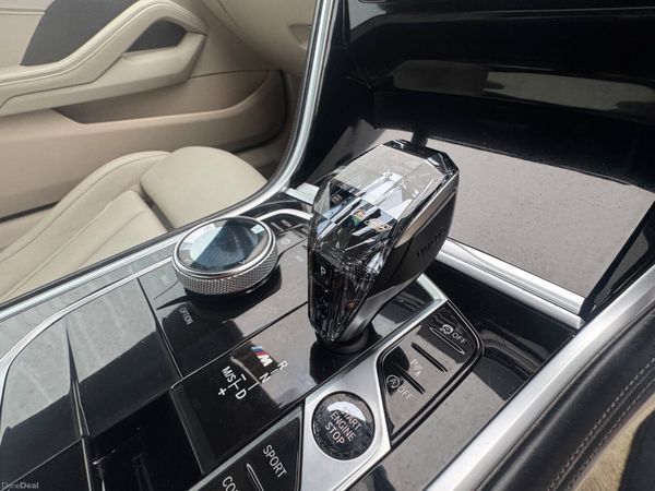 BMW M850i 2019 MASSIVE SPEC 379637196