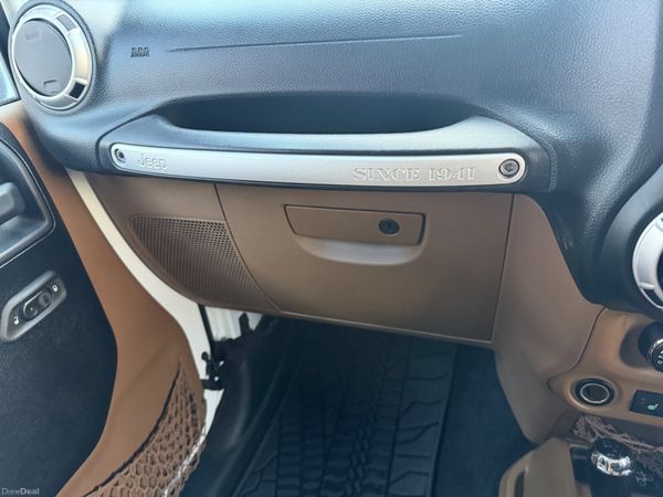 Jeep Wrangler 2014 379747870