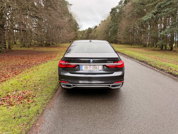 BMW 7-Series 2019 740e Exclusive 379855250