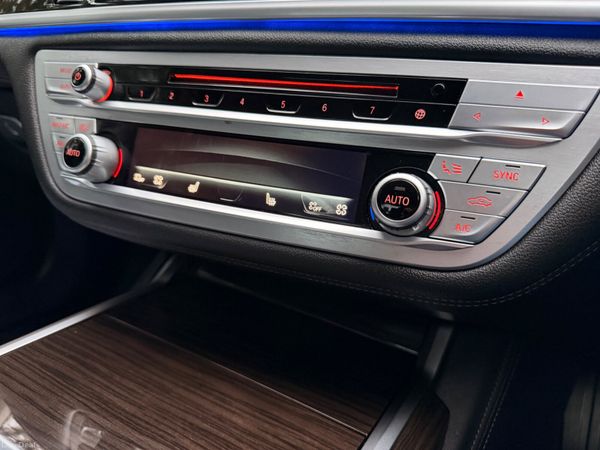 BMW 7-Series 2019 740e Exclusive 379855264