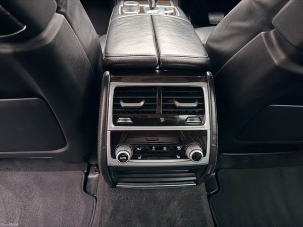 BMW 7-Series 2019 740e Exclusive 379855268