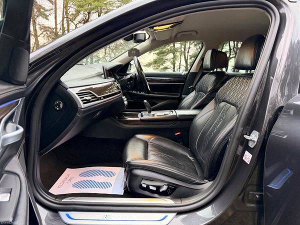 BMW 7-Series 2019 740e Exclusive 379855272