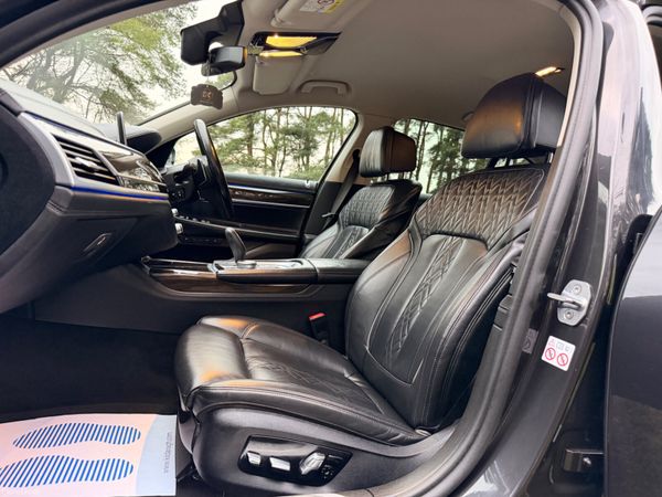 BMW 7-Series 2019 740e Exclusive 379855274
