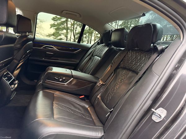 BMW 7-Series 2019 740e Exclusive 379855280