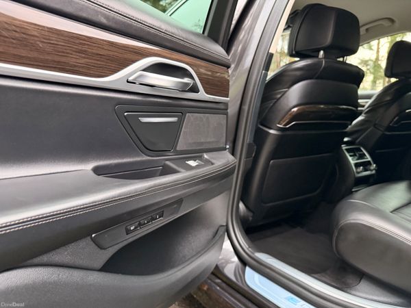 BMW 7-Series 2019 740e Exclusive 379855282