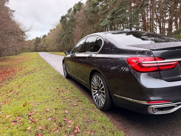 BMW 7-Series 2019 740e Exclusive 379855306