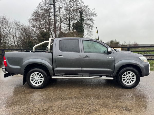 161 Toyota Hilux Invincible 3.0L****NO VAT 379859364