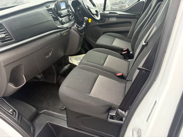 Ford Transit Custom 9 seater 379897176