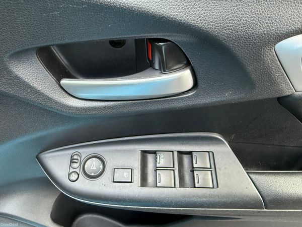 2016 Honda Fit 1.5 Petrol Hybrid Automatic 379809374