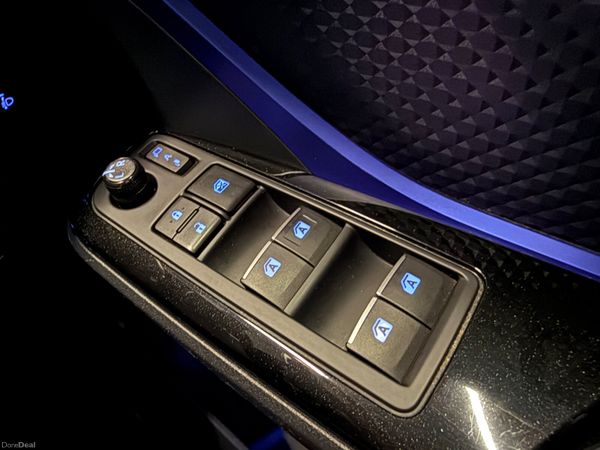 181 Toyota C-HR 1.2 Luna Sport *V Low Klms * 379824006