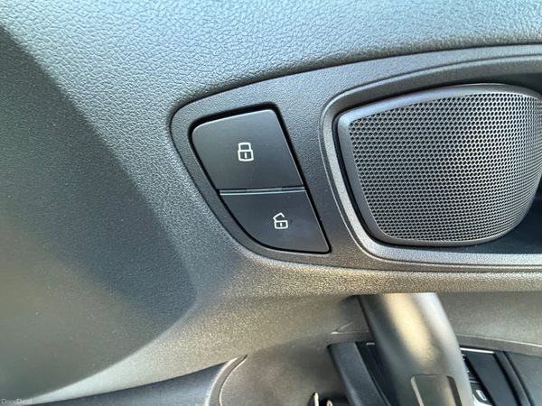 Audi A1 2016 379947322