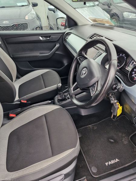 Skoda Fabia 2017 379987016