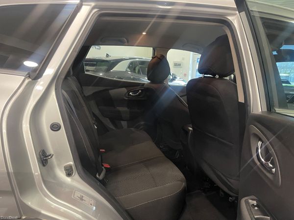 162 Renault Kadjar Dynamique -1 owner- High Spec 379930044