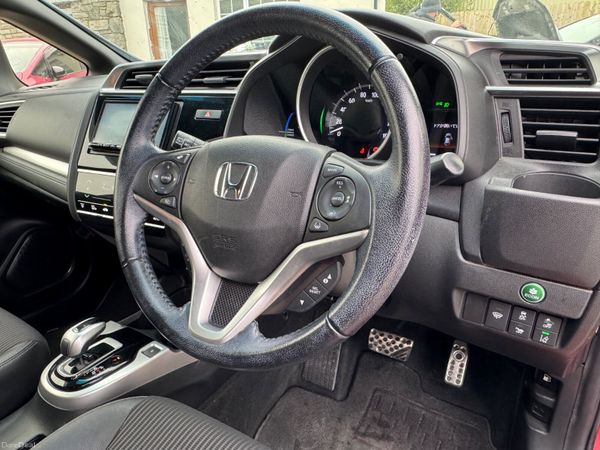 HONDA FIT HYBRID 2018 60000 KM 2 keys High Spec 380037700