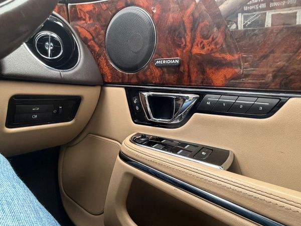 151 Jaguar XJ 3.0 D Premium Luxury 380236868