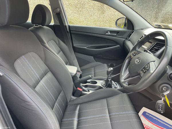 Hyundai Tucson 2017 ice white ! 380368804