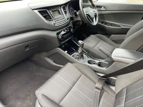 Hyundai Tucson 2017 ice white ! 380368808