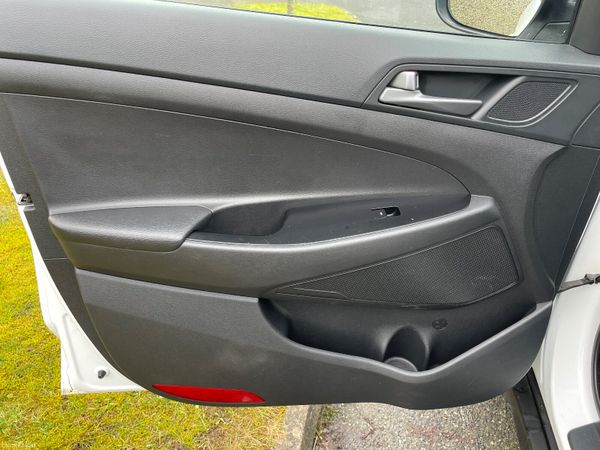 Hyundai Tucson 2017 ice white ! 380368810