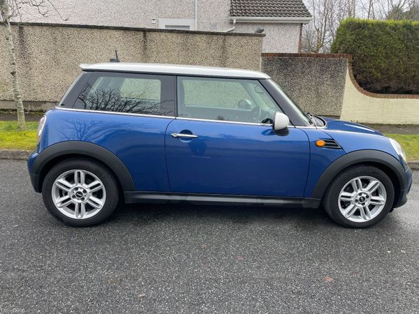 Mini Cooper 2012 petrol only 124klms ! 380369146