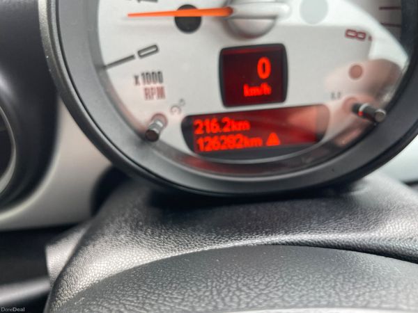 Mini Cooper 2012 petrol only 124klms ! 380369124