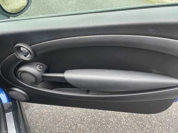 Mini Cooper 2012 petrol only 124klms ! 380369128